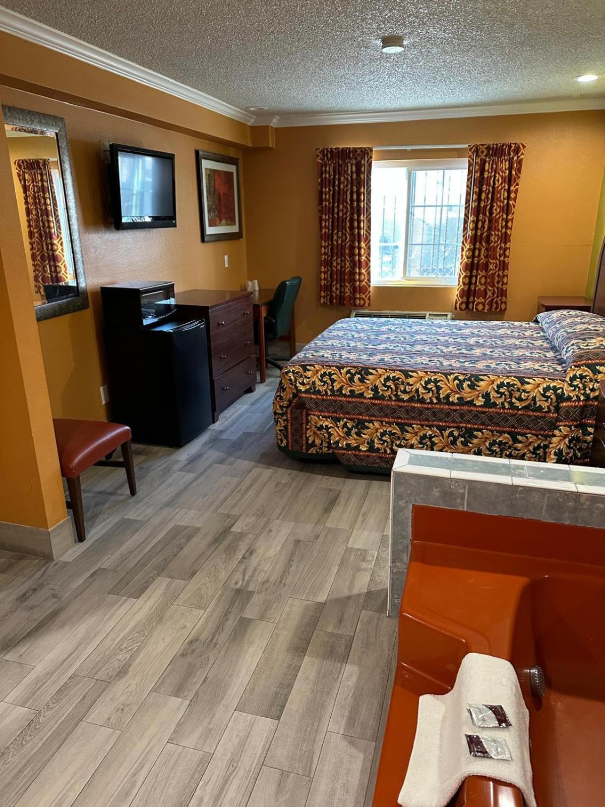 Heritage Inn And Suites Corona Buitenkant foto