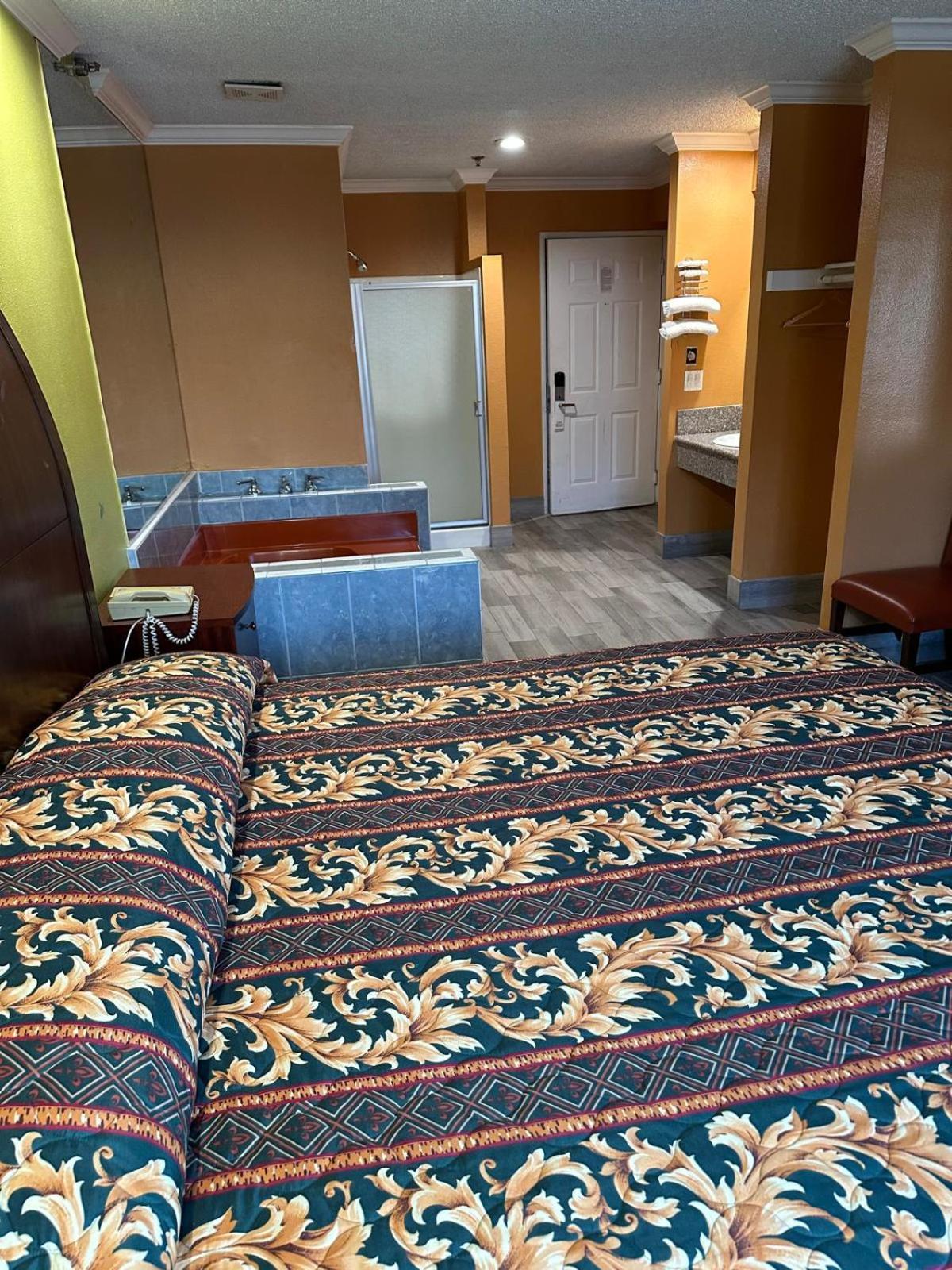 Heritage Inn And Suites Corona Buitenkant foto