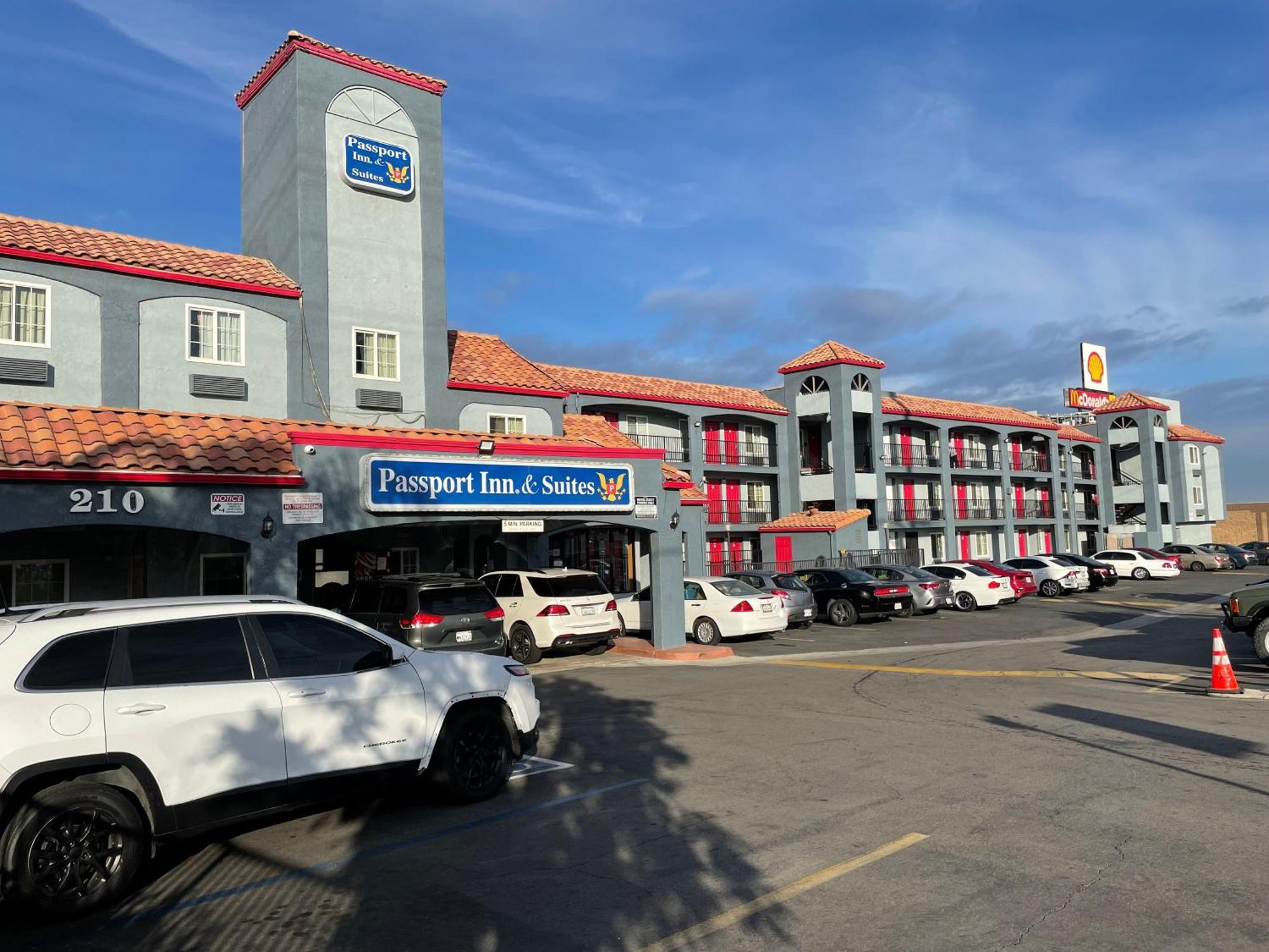Heritage Inn And Suites Corona Buitenkant foto