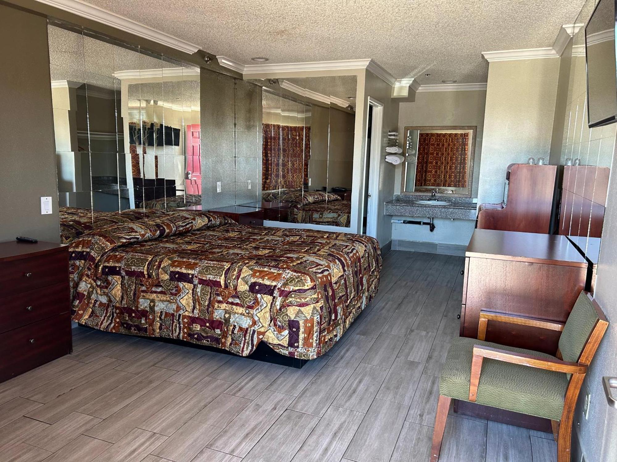 Heritage Inn And Suites Corona Buitenkant foto