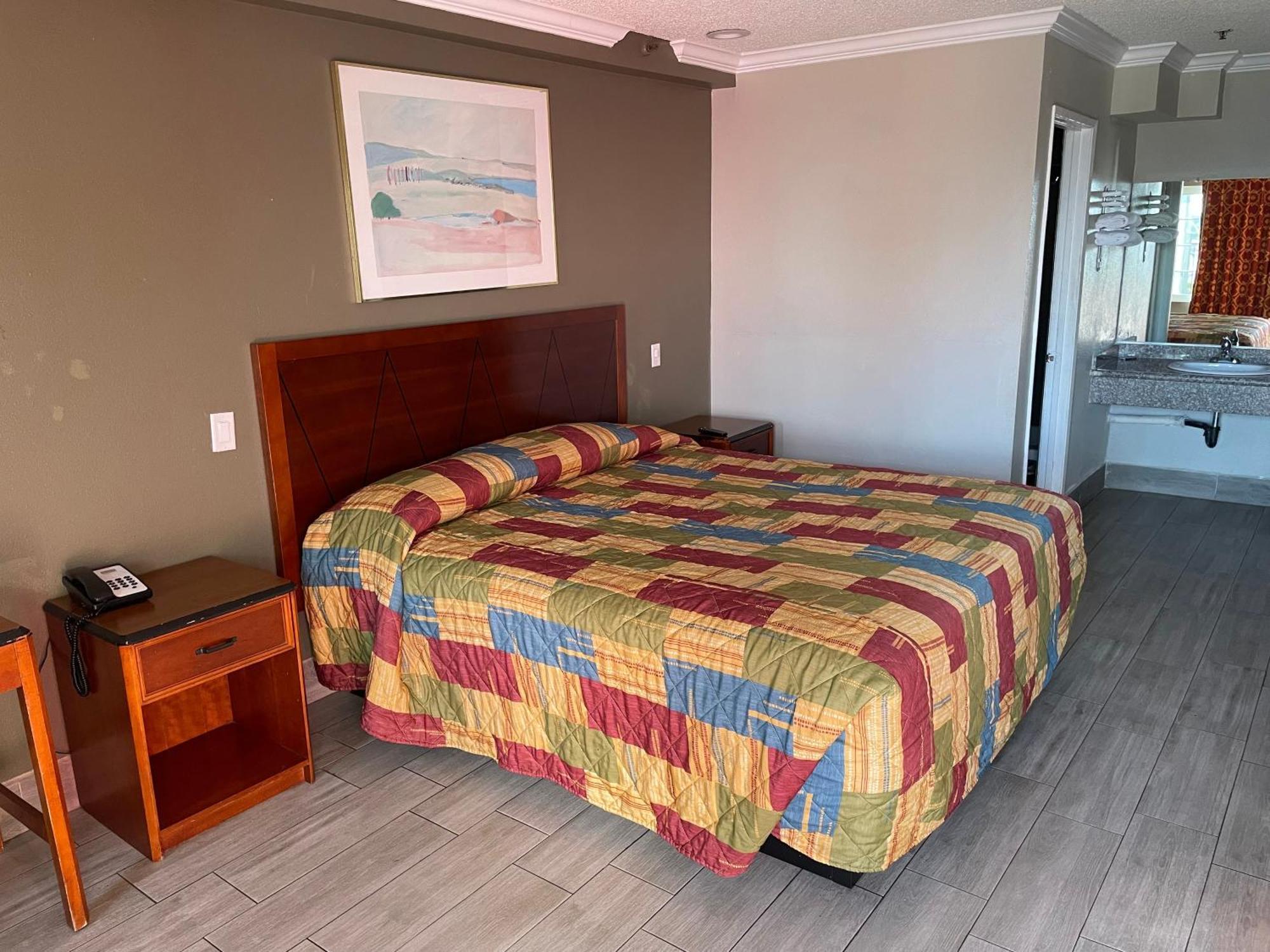 Heritage Inn And Suites Corona Buitenkant foto